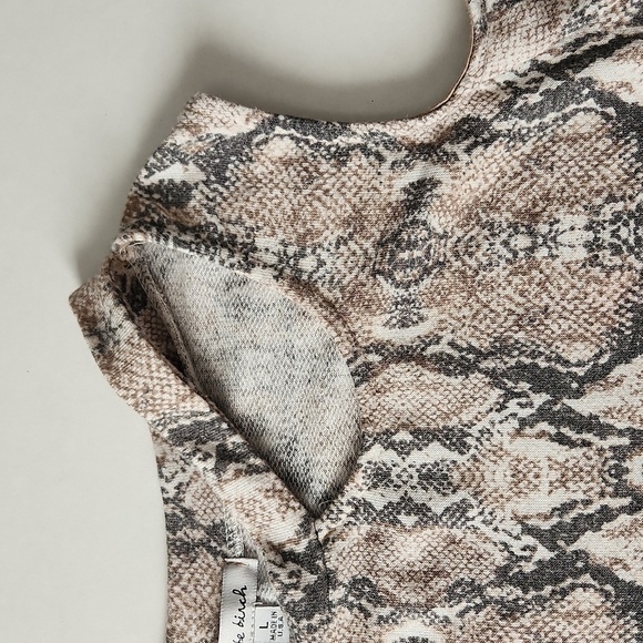 White Birch Cold Shoulder Long Sleeve Snakeskin + Asymmetrical Collar Lg - Picture 4 of 9